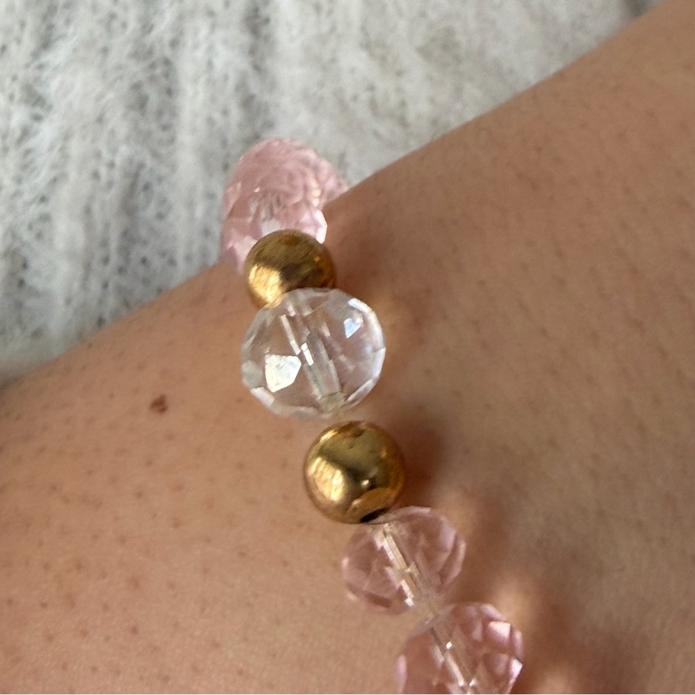 Elegant Pink and Gold Beaded Bracelet - Picture 5 of 9